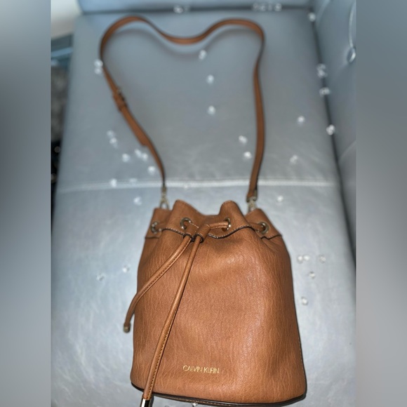 π€π€NEW CALVIN KLEIN Crossbody Bag!π€π€ - Picture 6 of 7
